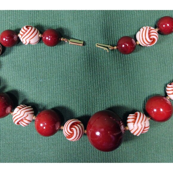 By Hugo Red & White Graduated Bead Necklace & Earrings Set W/ 14K Post, Vintage - Picture 3 of 9